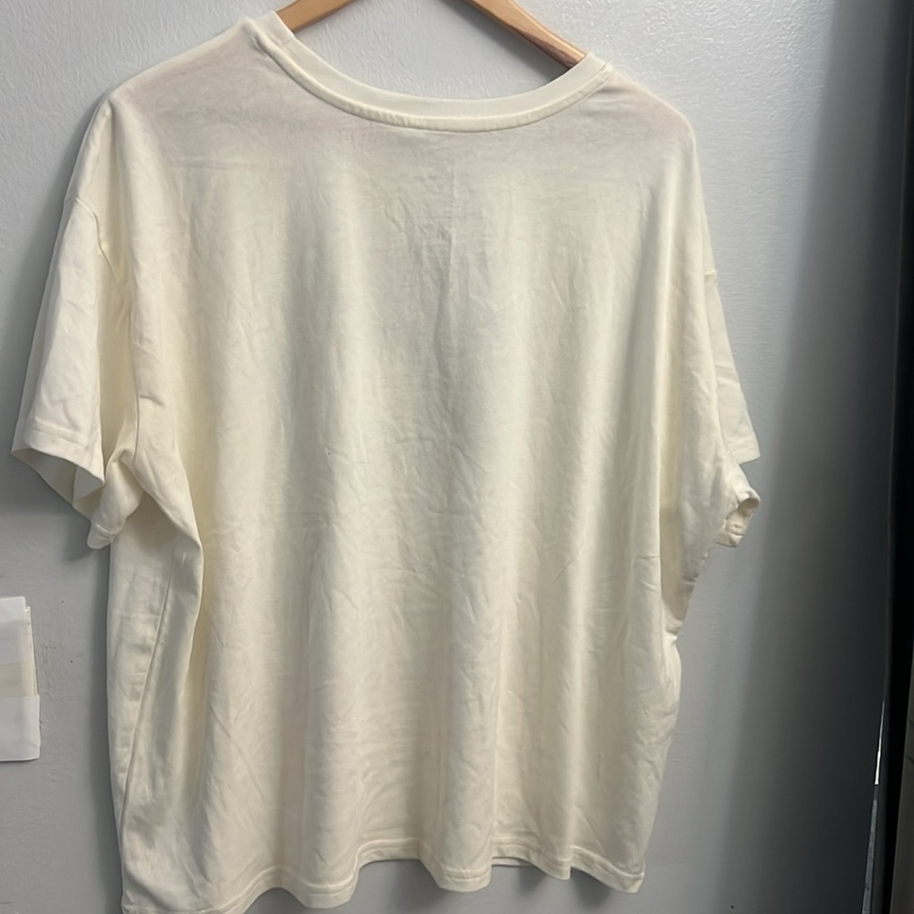 2X Cream Graphic T-Shirt with Querida Print New - Picture 6 of 7